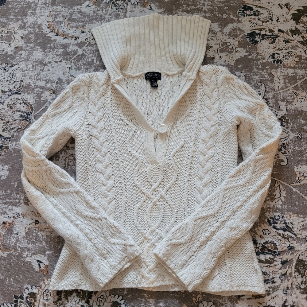 American Eagle Outfitters cream sweater xs